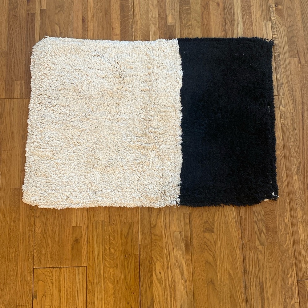 Kave Home Bi-Color Bath Mat - Picture 2 of 7